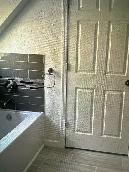 Building Photo - 1428 Story St