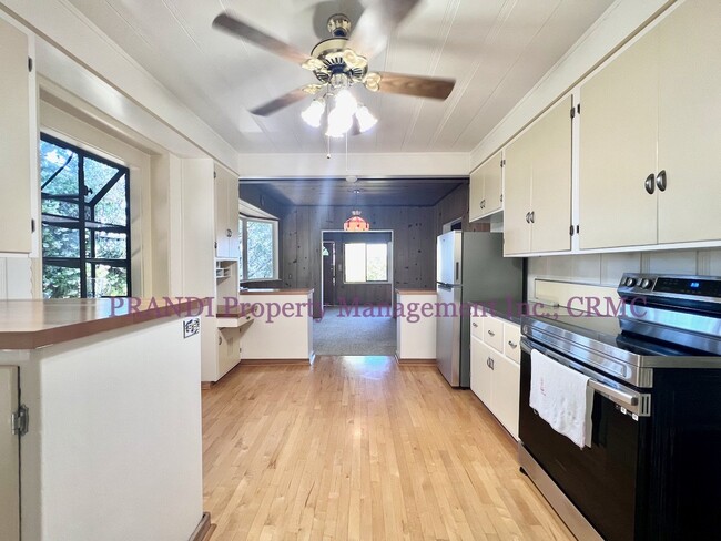 Building Photo - "Charming 2-Bedroom Retreat in San Anselmo...