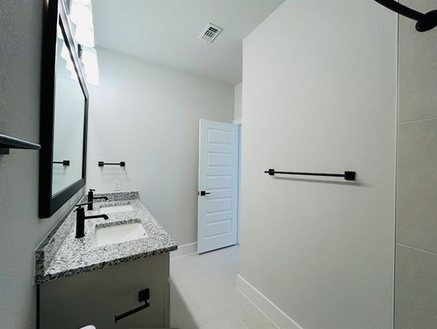 Building Photo - 530 Mission Trl