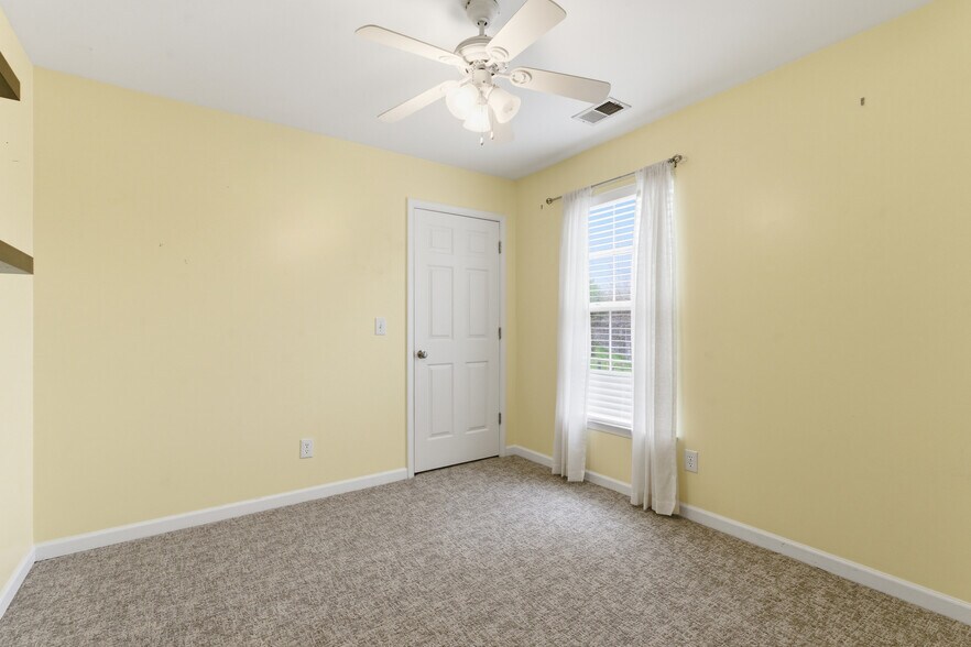 Building Photo - 8020 Boone Trce
