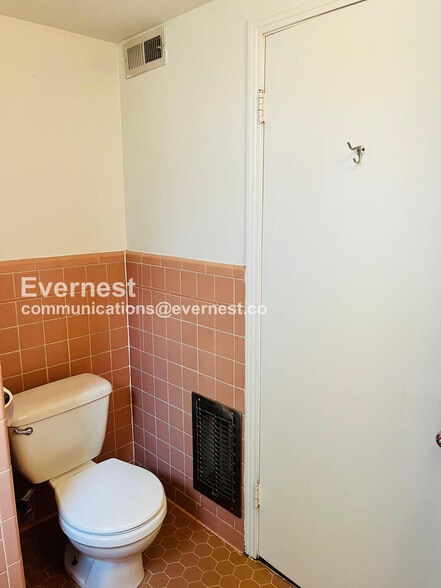 Building Photo - 454 Bowling Ave