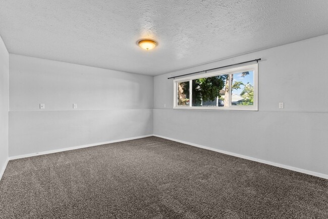 Building Photo - 2715 N Whipple Ct