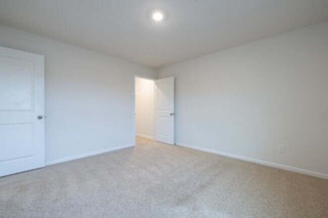 Building Photo - 4 Bedroom Home in Pendleton, SC