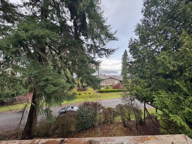 Building Photo - 11022 Palisades Ave SW