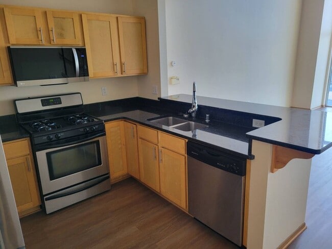 Building Photo - 2121 S Kinnickinnic Ave