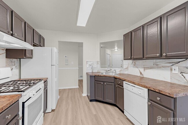 Building Photo - 12 High Pointe Way