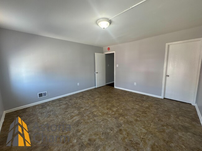 Building Photo - 1237 N Central Ave