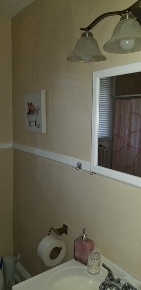 Newly renovated full bathroom. - 208 NW 3rd St