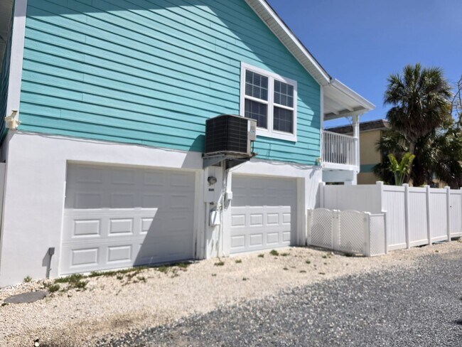 Building Photo - Downtown Gulfport - The Pineapple House