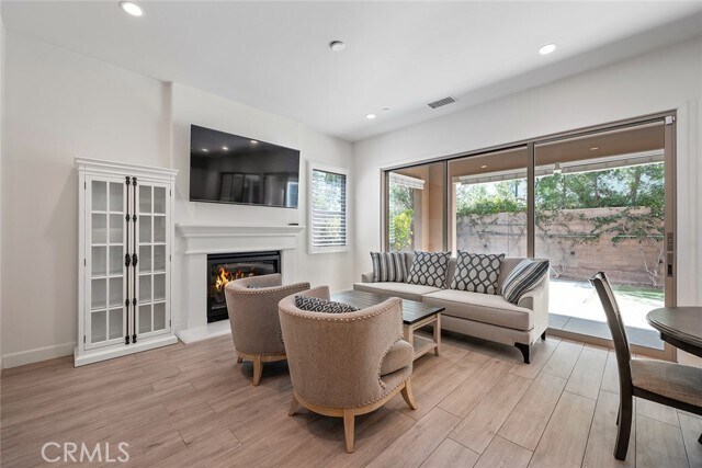 Building Photo - 77 English Saddle