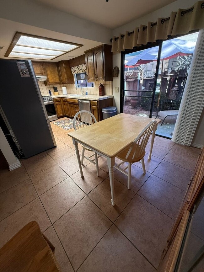 Building Photo - Furnished or UnFurnished Condo