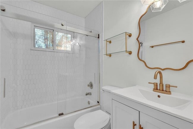 Building Photo - 2015 E Camellia Dr