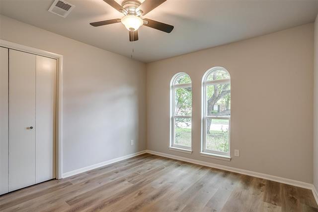 Building Photo - 144 NW Suzanne Terrace