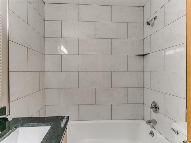 Building Photo - 1214 Cruce St