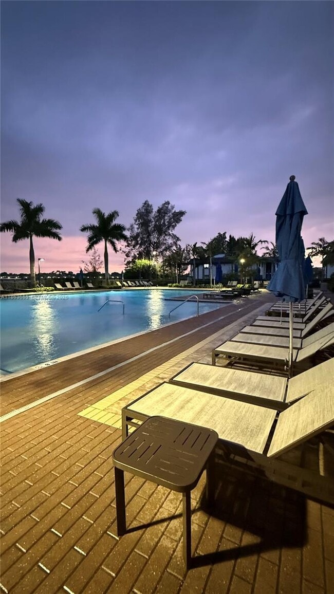 Building Photo - 947 NE 211th St