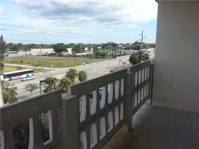 Building Photo - 15600 NW 7th Ave