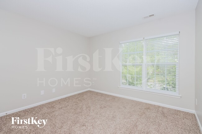 Building Photo - 145 Golden Valley Dr