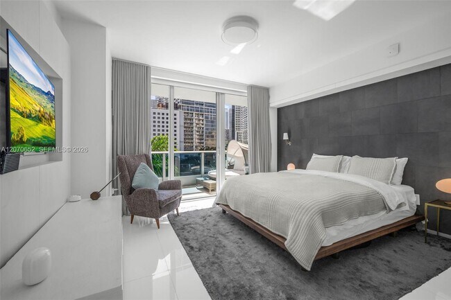 Building Photo - 200 Biscayne Blvd Way