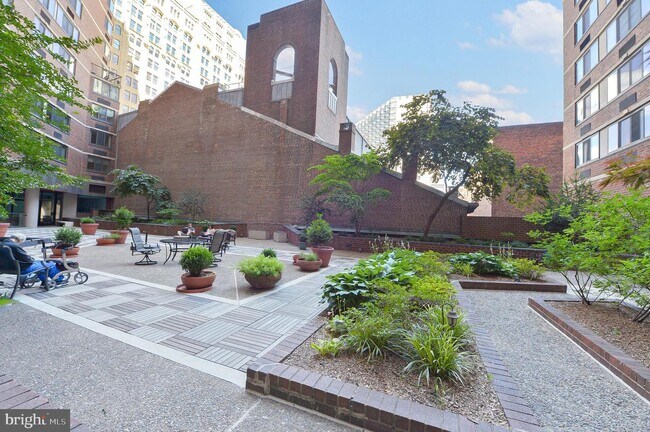 Building Photo - 1420 Locust Walk