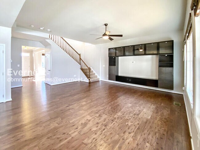 Building Photo - 5 Bed, 4.5 Bath Home with Fenced Yard & Garage / Coming Soon!