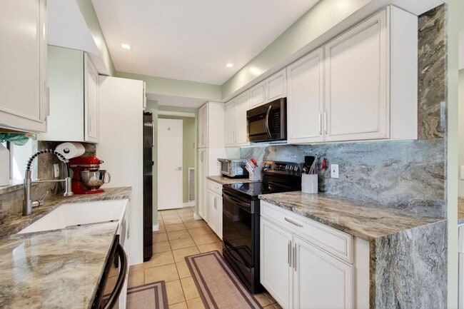 Building Photo - 149 NW 70th St