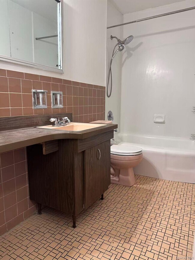 Building Photo - 81-05 149th Ave