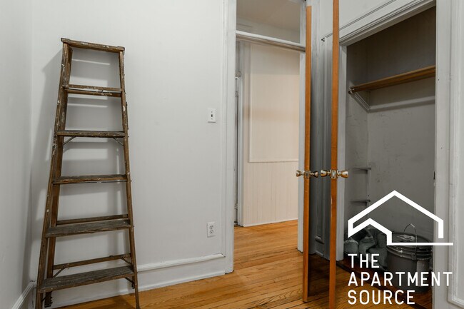 Building Photo - 241 W Scott St