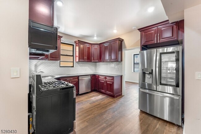 Building Photo - 116 Paine Ave