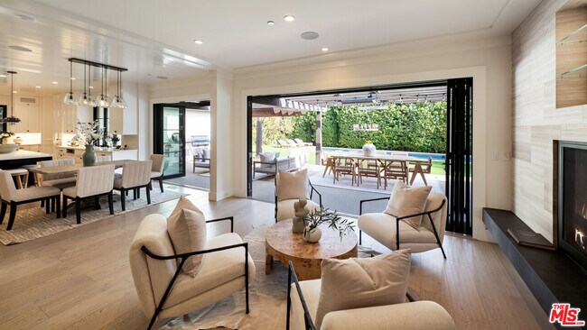 Building Photo - 720 Amalfi Dr