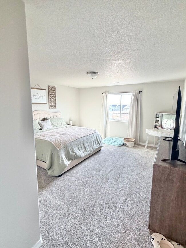 Building Photo - Like New Home for Rent on Truscott!