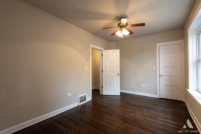 Building Photo - 6948 S Woodlawn Ave