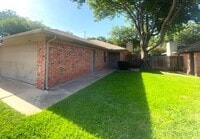 Building Photo - "The Perfect Pair: 2 Beds, 2 Baths, 2-Car Garage — Ready for You!"