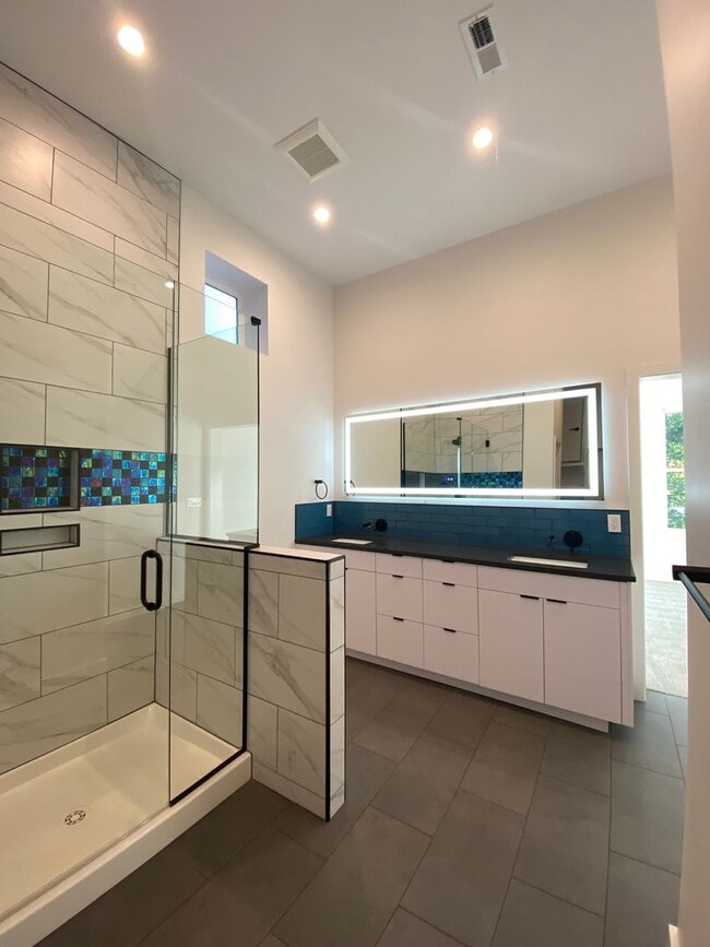 Building Photo - 3 Bedroom | 2.5 Bath Home in White Salmon