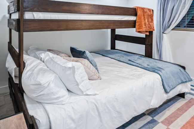 Building Photo - 131 Mescal Loop