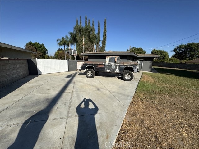 Building Photo - 5998 Mona Bell Ct