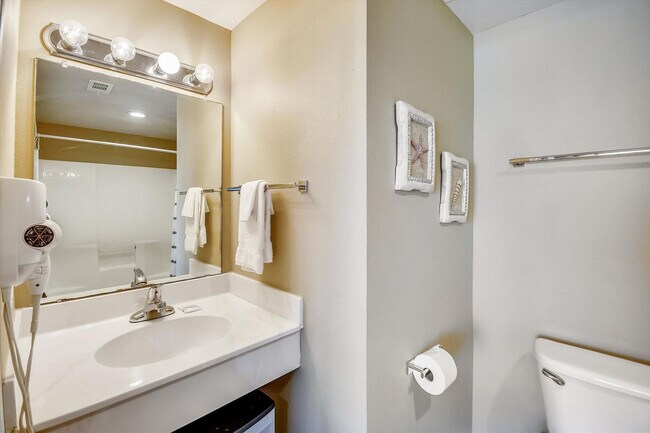 Building Photo - 104 Gulfside Ct