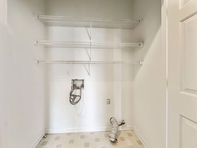 Building Photo - Beautiful 4BR 2BA Home with Garage Parking in Alpharetta