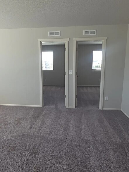 Building Photo - 902 McCallum Ln