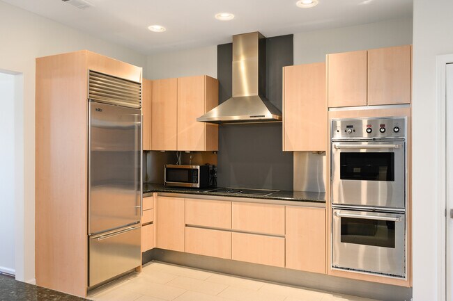 Building Photo - 3334 Peachtree Rd