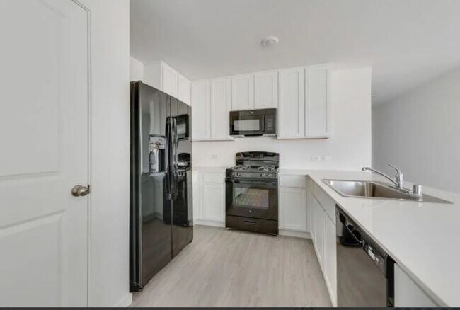 Building Photo - For Rent: Beautiful 4-Bedroom Home in Sherman, TX