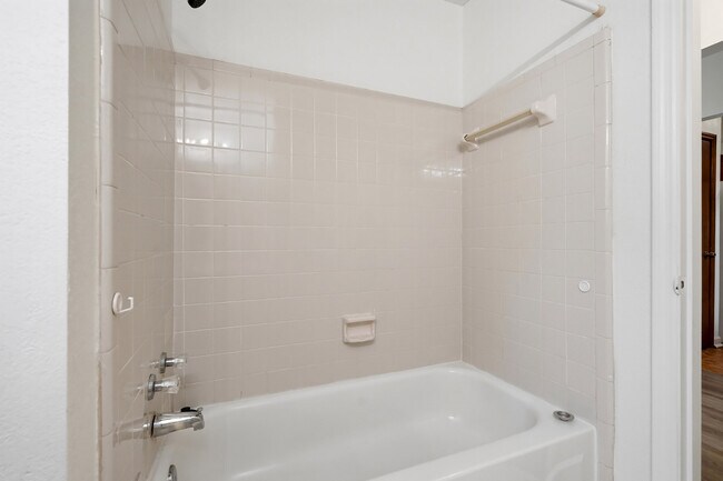 Building Photo - 4061 Keheley Glen Dr