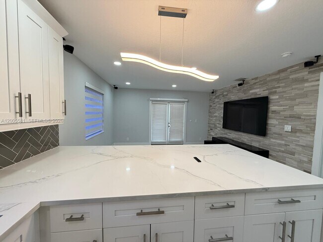 Building Photo - 123 1st St