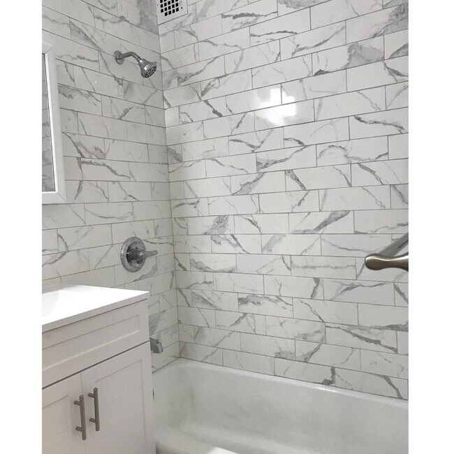 Building Photo - 1199 E 53rd St