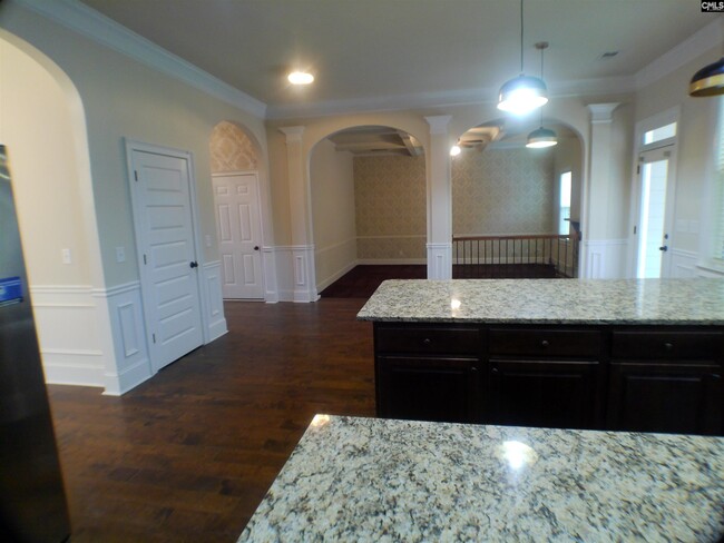 Building Photo - 351 View Dr