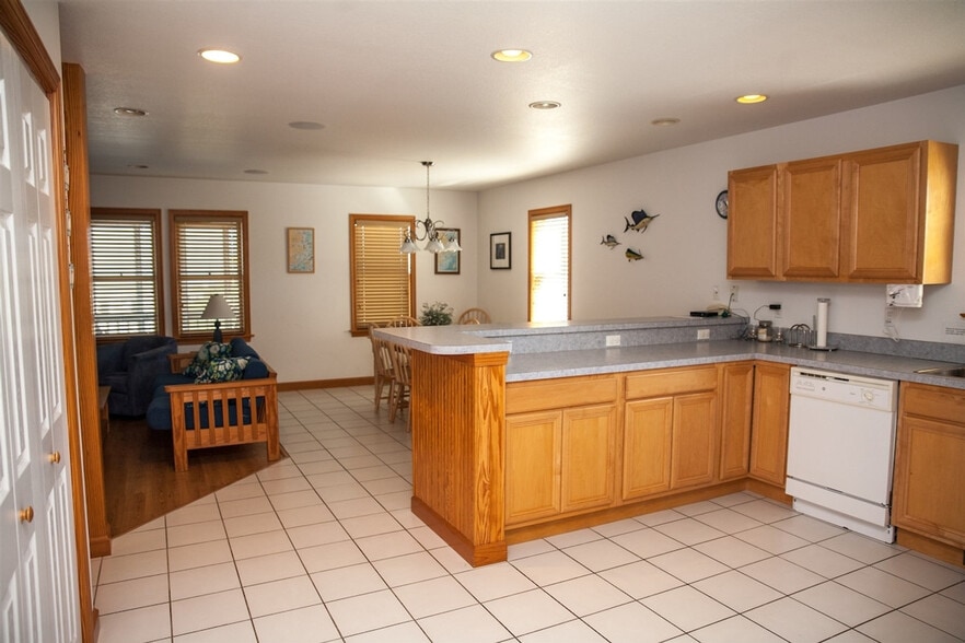 Building Photo - 48184 Decoy Dr