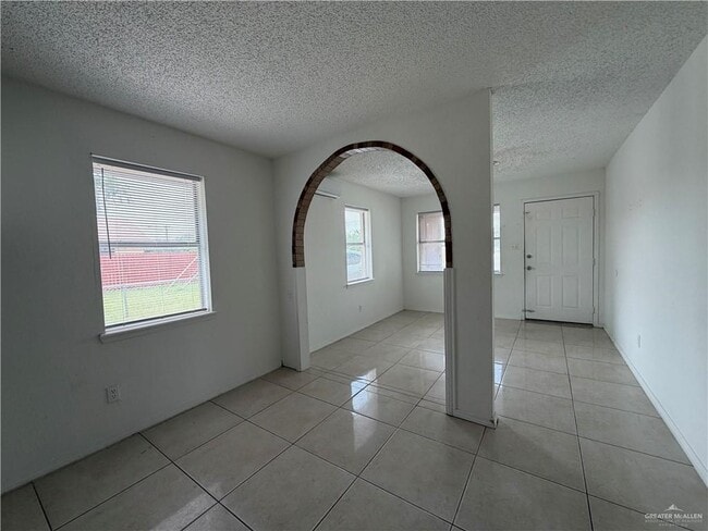 Building Photo - 25 S Raul Longoria Rd