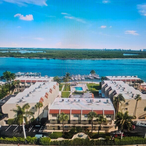 Building Photo - 1300 Seaway Dr