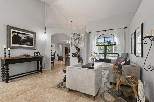 Building Photo - 3251 SW Holly Ln