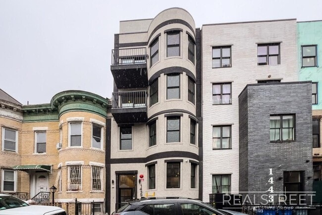 Building Photo - Lincoln Place