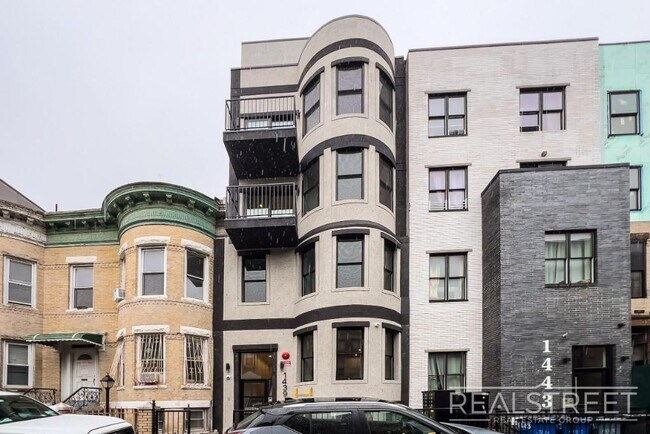 Building Photo - Penthouse 2BR/2BA with Private Roof Deck, ...